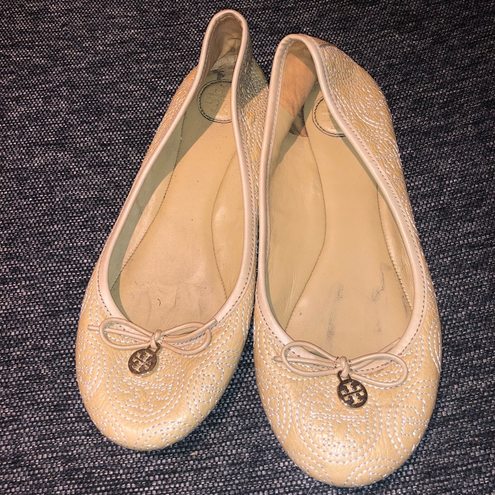 Tory Burch ballet flats with logo